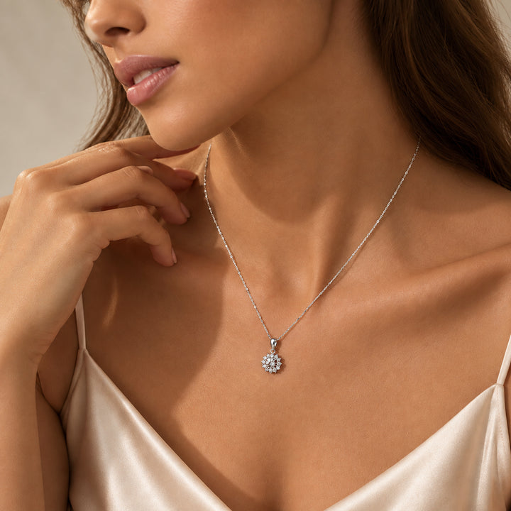 Solène Halo Necklace